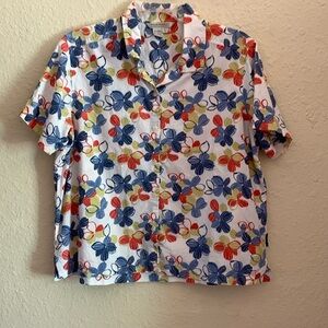 Woman’s Short Sleeved Shirt